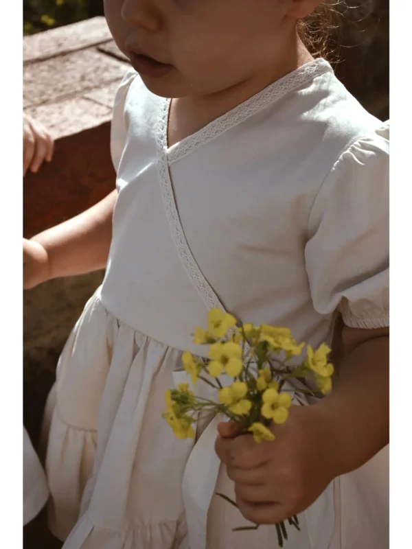 vestido beige verano con bordado bebé niña