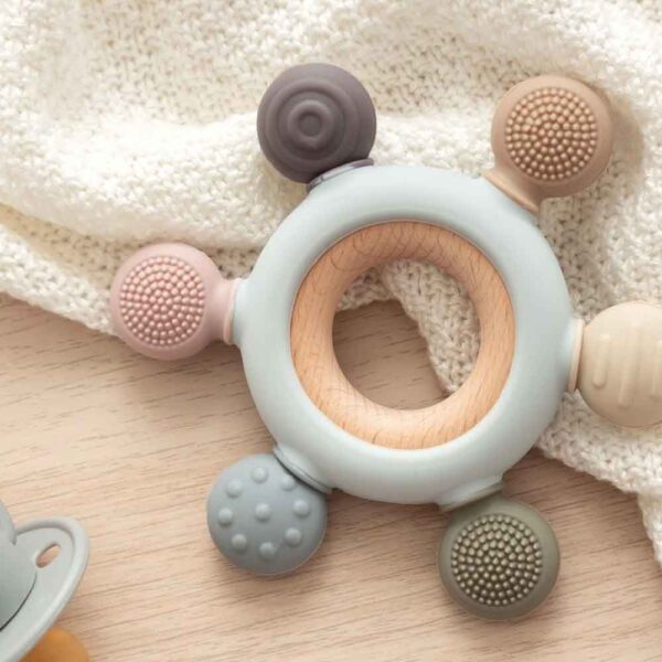 Mordedor de madera y silicona estrella bebé +3 meses KioKids