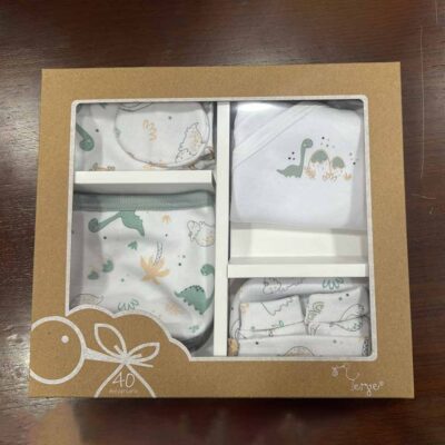 Conjunto camiseta cruzada, polaina, babero, gorro y manopla Dinos Yerge