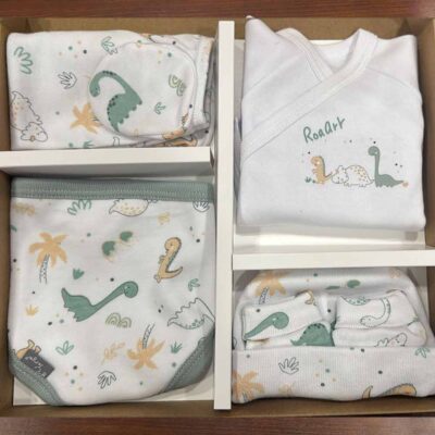 Conjunto camiseta cruzada, polaina, babero, gorro y manopla Dinos Yerge