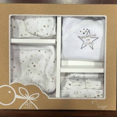 Conjunto camiseta cruzada, polaina, babero, gorro y manopla Dreaming of Stars Yerge